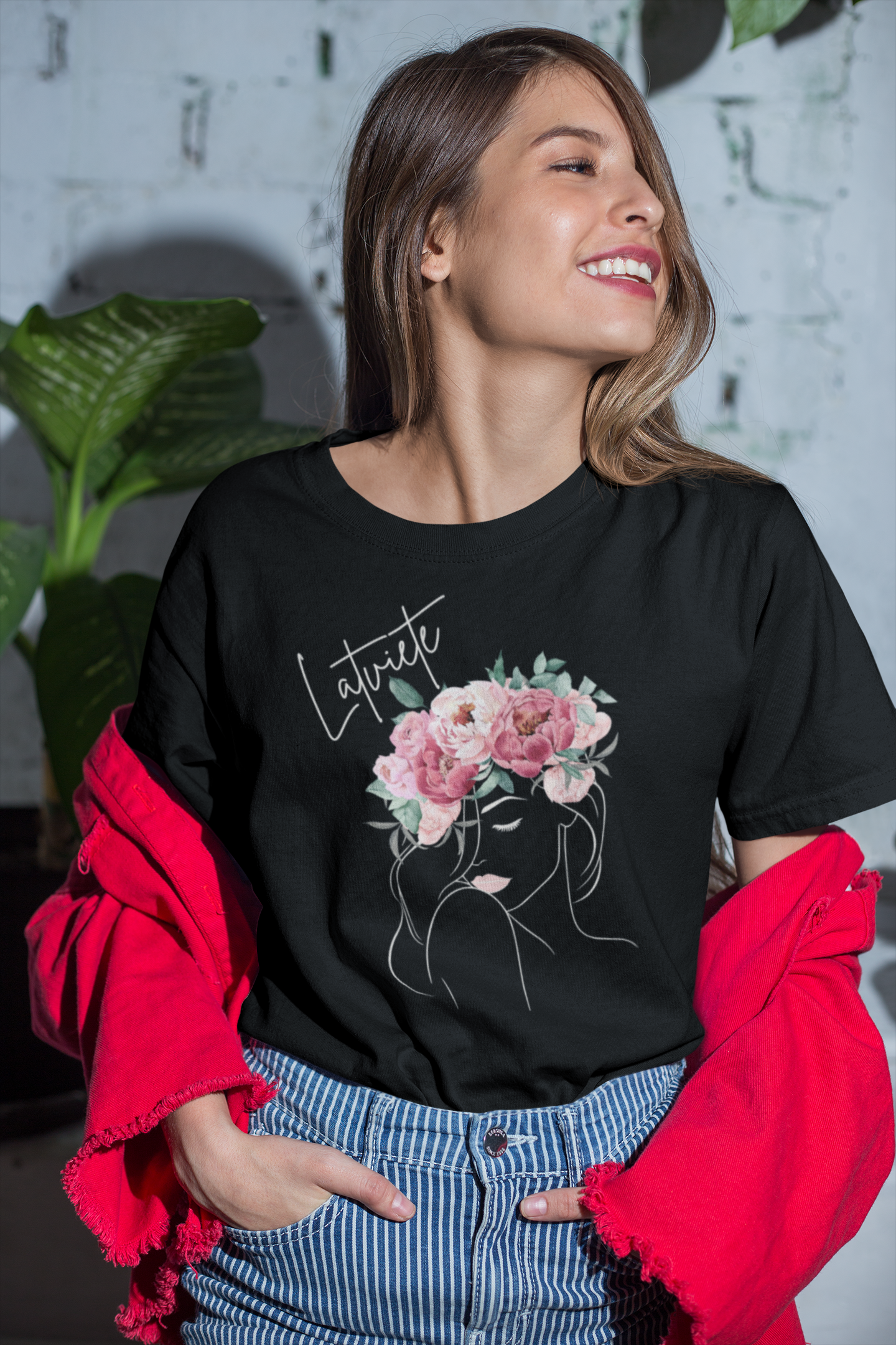 Meitene ar ziedu kroni