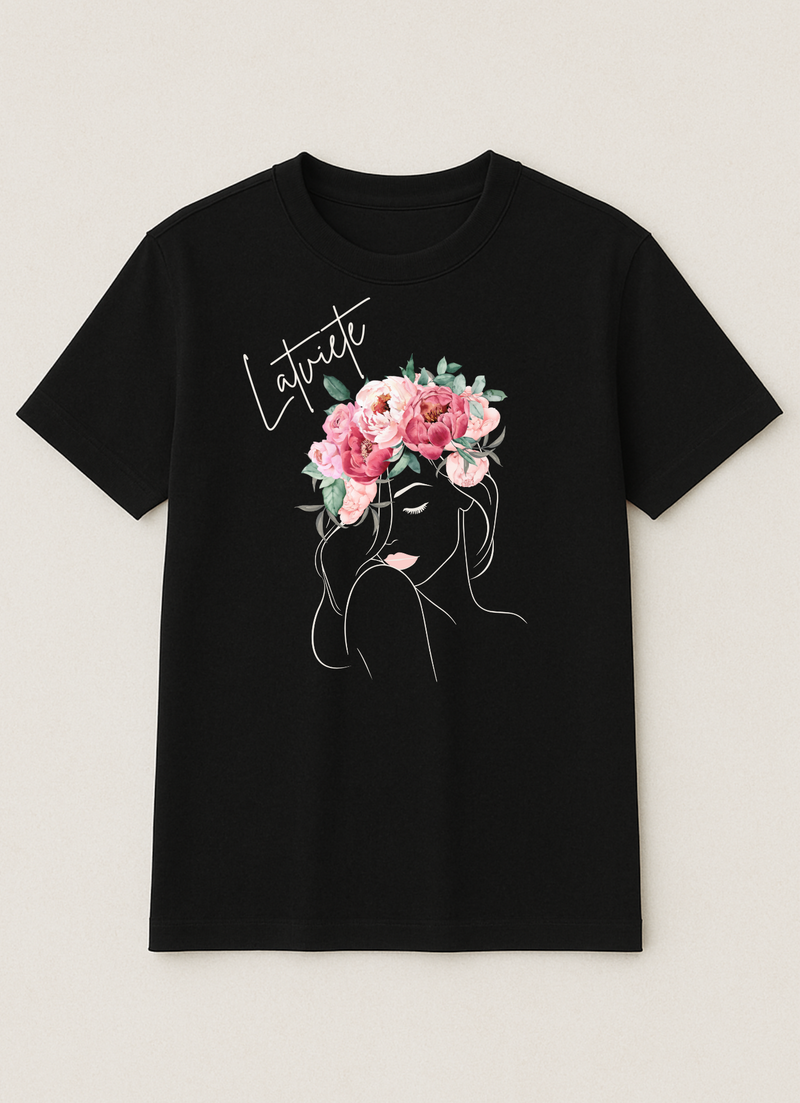 Meitene ar ziedu kroni