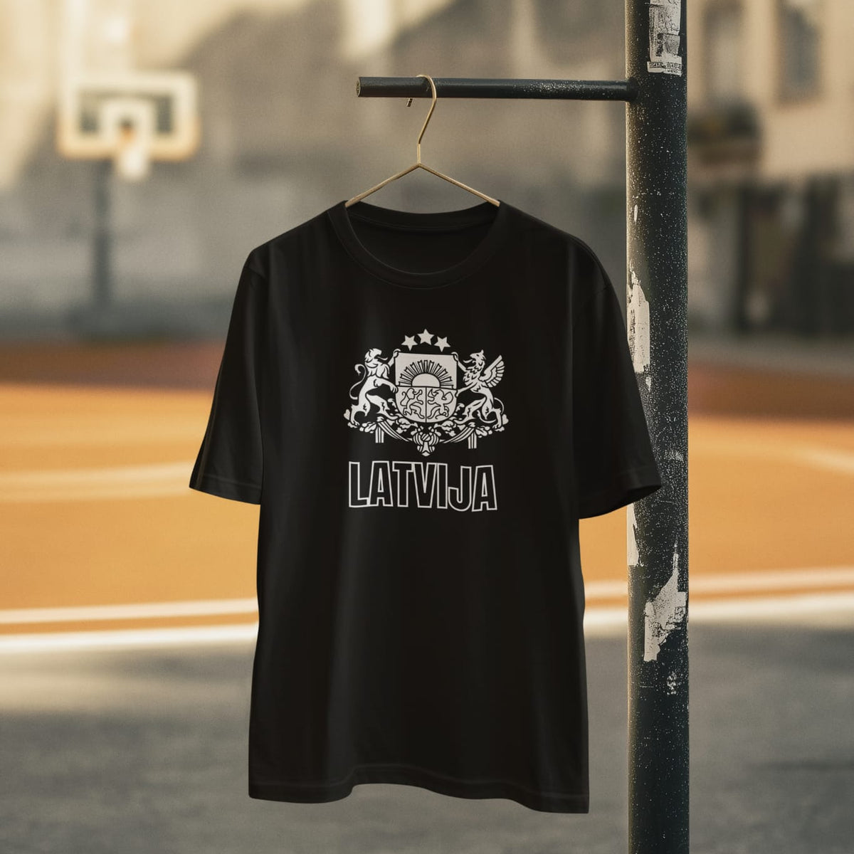 Latvijas Fanu T-krekls - Balts Ģērbonis